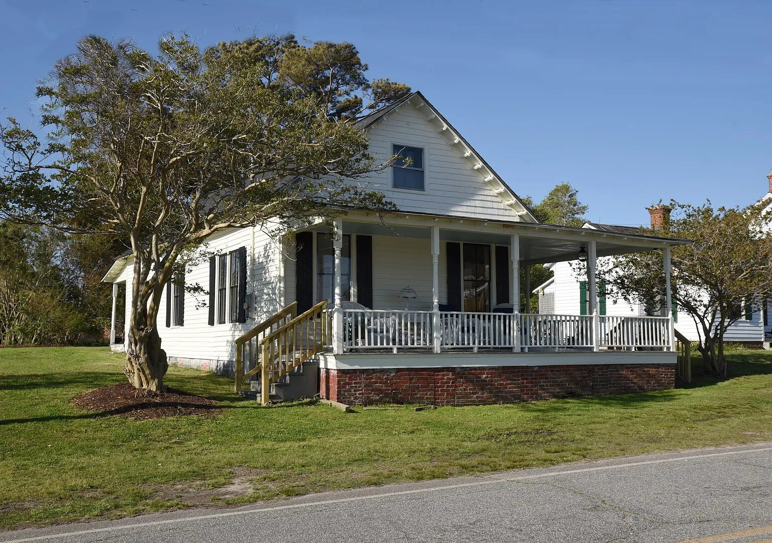 Sound Shore Cottage — Photo 1