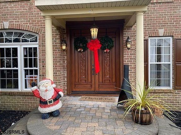 2nd image of 207 Granville Cir