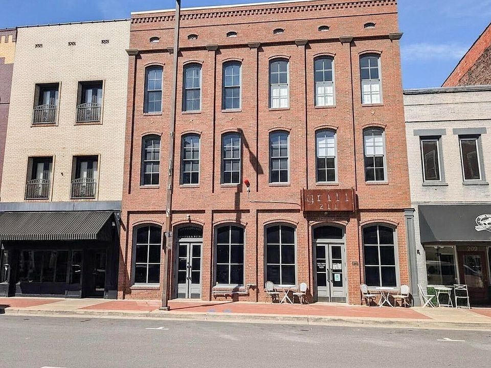 1st image of 211 Broadway St #D