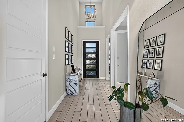 4 bed, 3.0 bath, 2561 sqft, $4,080 — Photo 3