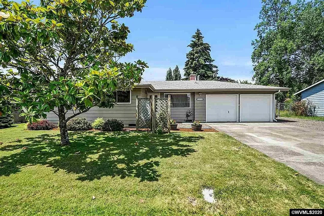 2230 NW Highland Dr photo 1