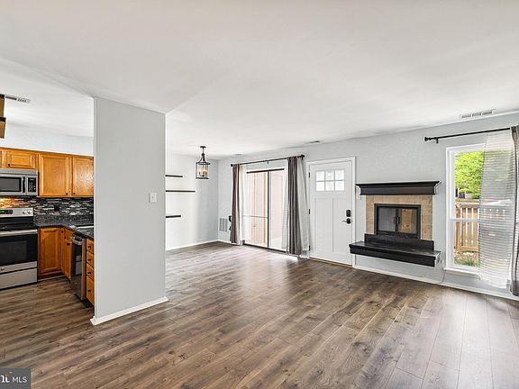 4th image of 3972 Woodhue Pl