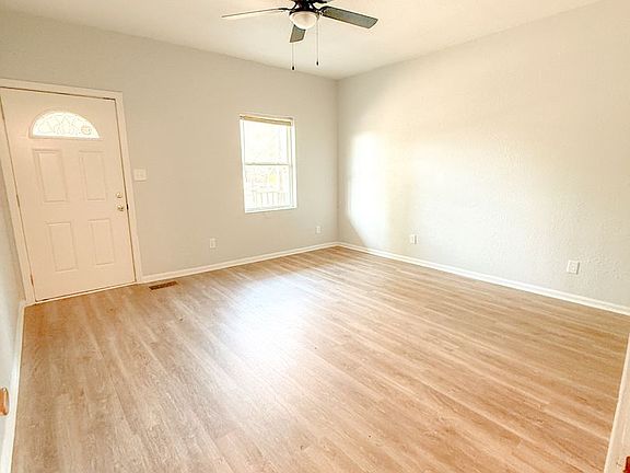 3rd image of 715 W Adams St #1