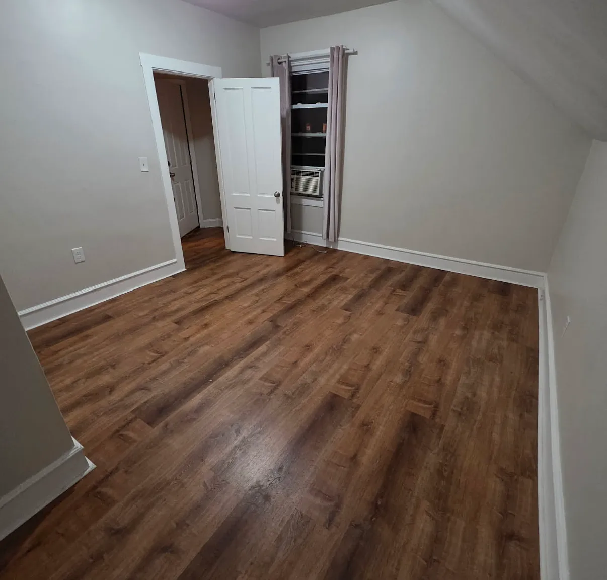 3 bed, 1100 sqft, $1,850 — Photo 2