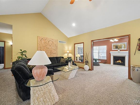 3rd image of 474 Huntington Trails Dr