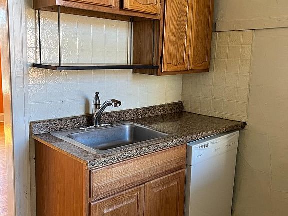 4th image of 6500 N Bosworth Ave #3