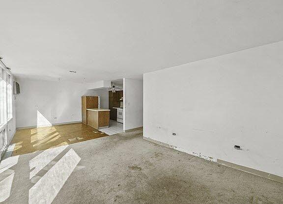 4th image of 1040 Ontario St