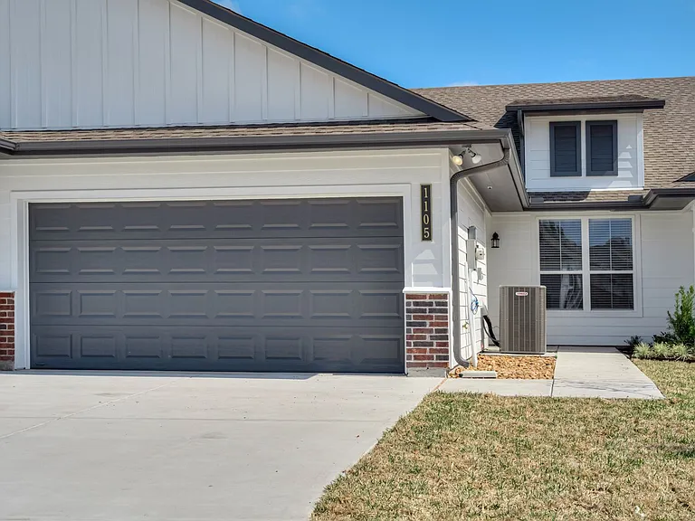 1129 Trellis Pass — Photo 1