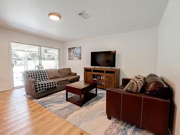 3rd image of 9654 Meadowland Dr
