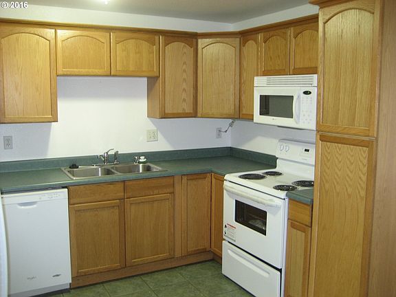 2nd image of 4614 NE Creston Ave