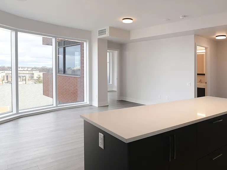 2525 Bathurst St — Photo 16