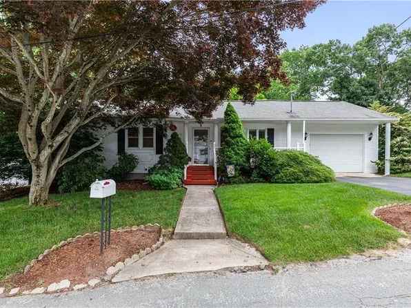 8 Palmer St, Smithfield, RI 02828