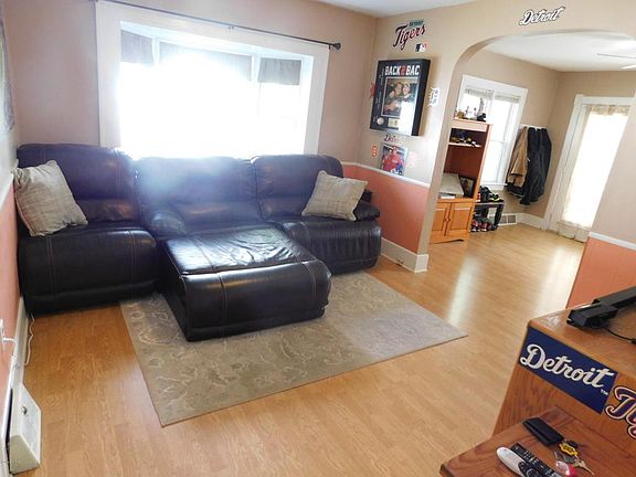 4th image of 1021 Hovey St SW