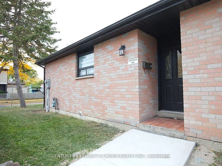 2 Betteridge Ln W — Photo 2