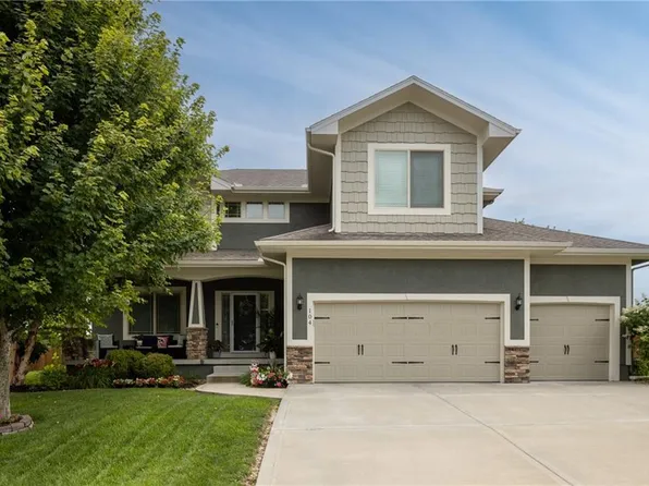 104 SW Greenbriar Dr, Blue Springs, MO 64064