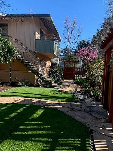 400 Alma St — Photo 1