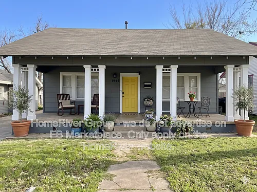 1945 W Park Pl Photo 1