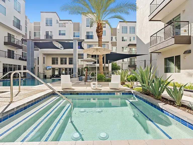 Axis Camelback — Photo 27