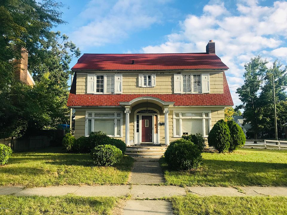 1st image of 38 W Grand Ave