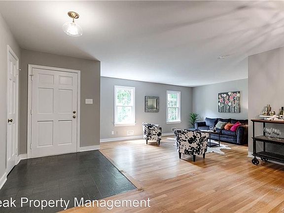 3rd image of 7816 Surreywood Dr