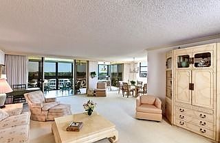 4th image of 2400 Gulf Shore Blvd N APT 701