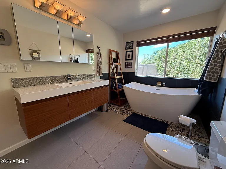8361 E Via De Encanto — Photo 23