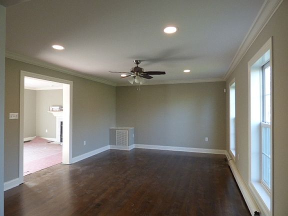 2nd image of 3 Oxford Dr