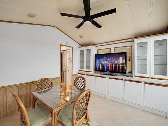 4th image of 556 Nettles Boulevard