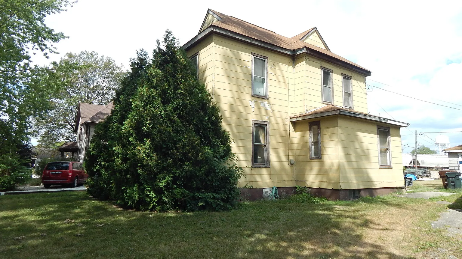 321 E North St photo 1