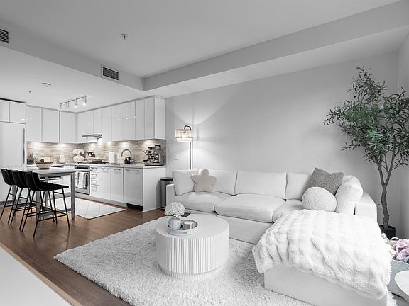 3rd image of 9551 Alexandra Rd #227