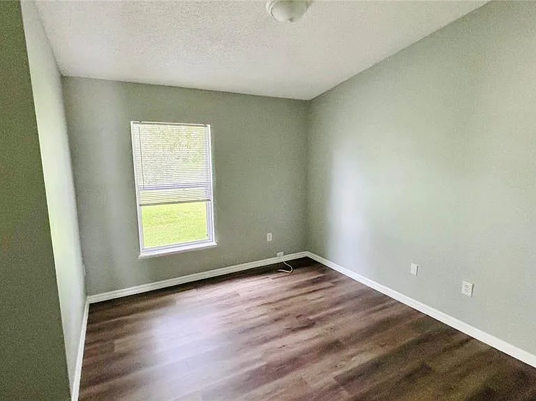 15937 Wilkinson Dr — Photo 11