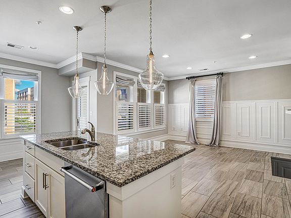 3rd image of 621 Bluemont Ave APT 102