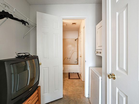 5th image of 257 Clubhouse Dr APT 13