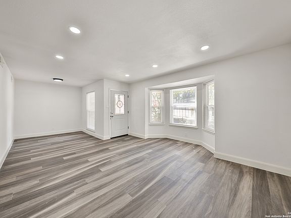 5th image of 5333 Callaghan Rd
