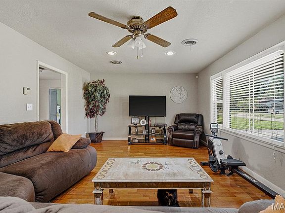 4th image of 1112 David Dr