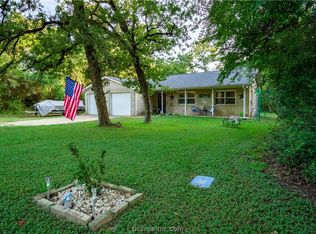9 Valley View Dr, Hilltop Lakes, TX 77871