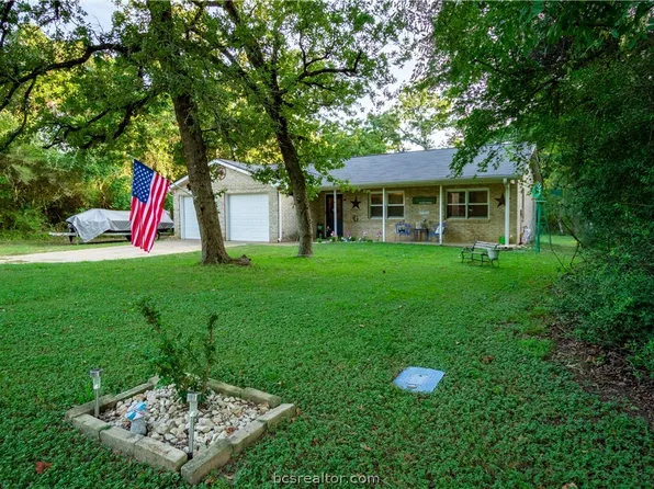 9 Valley View Dr, Hilltop Lakes, TX 77871