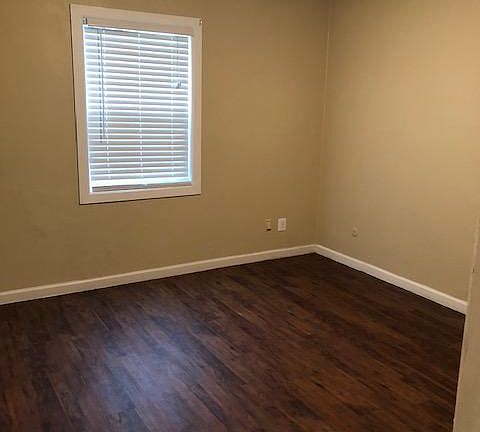 4th image of 425 Westlawn Dr APT 10