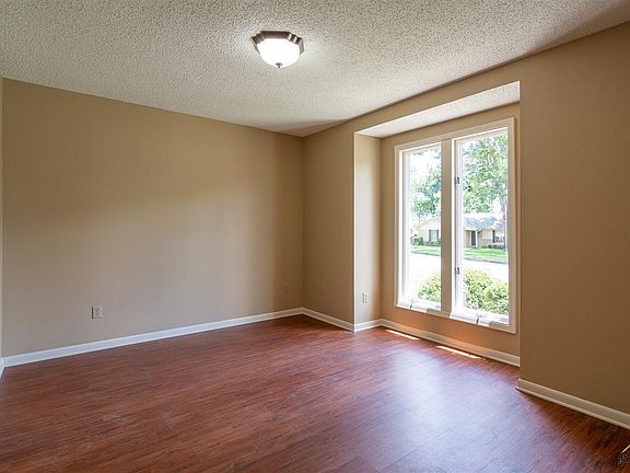 5th image of 1002 Jeffery Dr