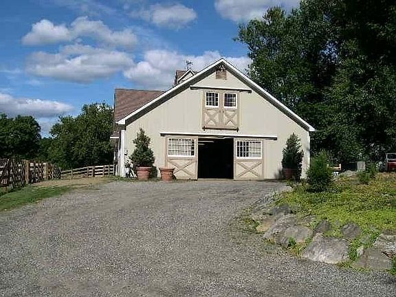 2nd image of 1 Lost Pond Ln