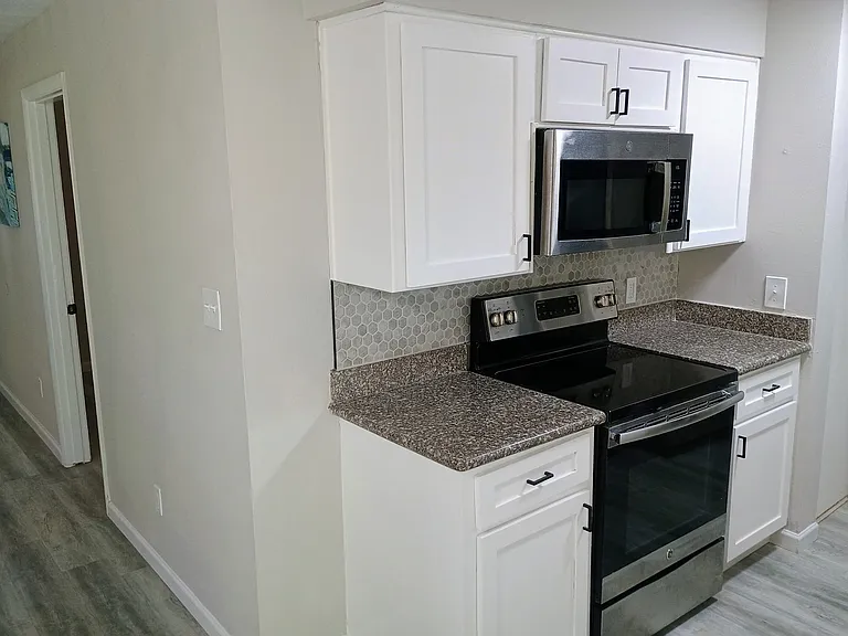 5834 Forest Grove Blvd — Photo 5