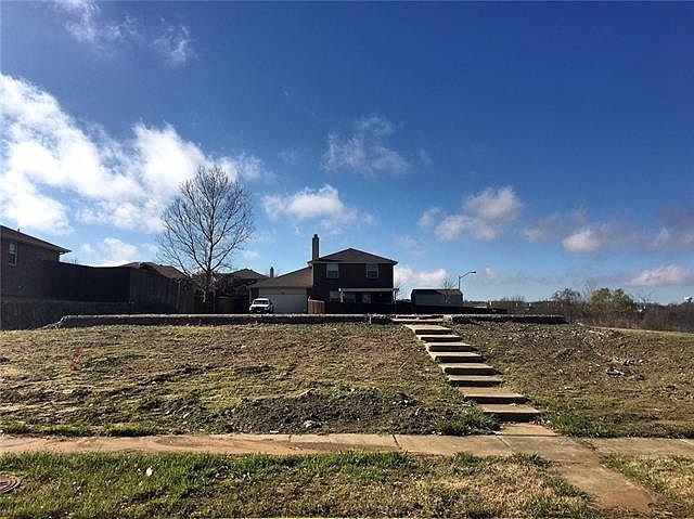 1st image of 2501 Comstock Ln
