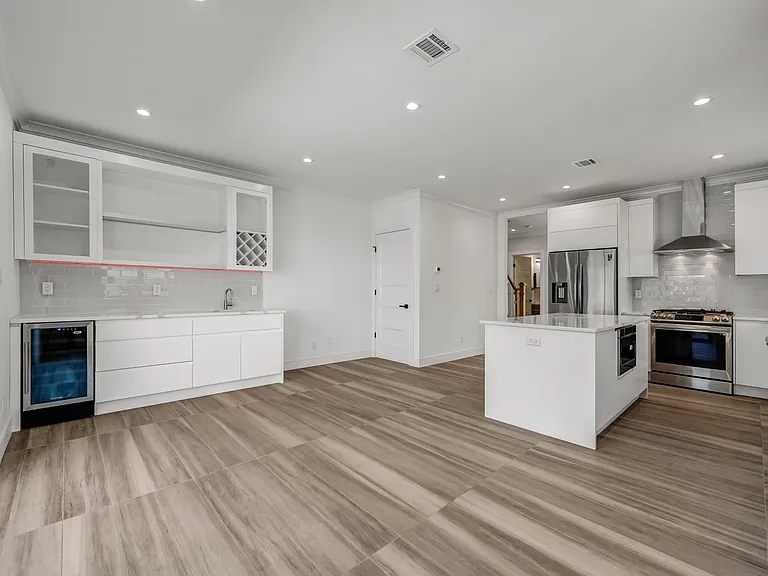 39 Washington Ave — Photo 42