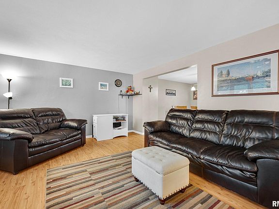 3rd image of 7507 N Parliament Pl