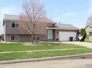 5529 S Aaron Ave, Sioux Falls, SD 57106