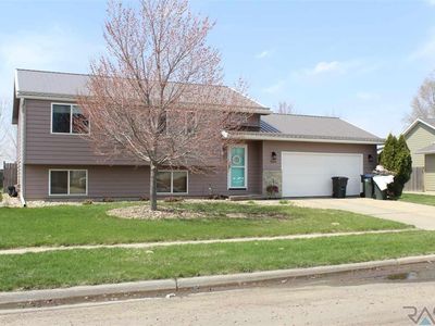 5529 S Aaron Ave, Sioux Falls, SD, 57106