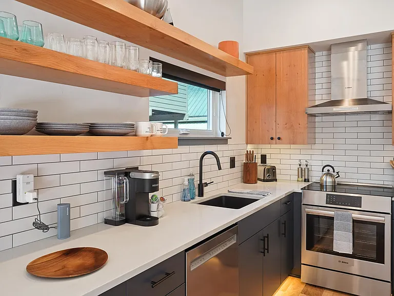 36 SW Roosevelt Ave — Photo 9