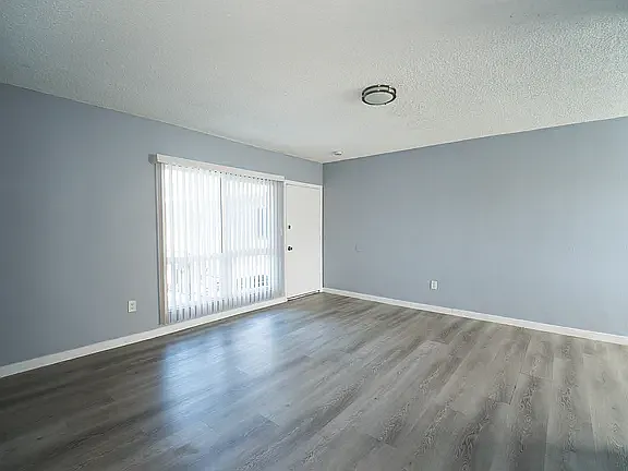 2 bed, 1200 sqft, $2,045 — Photo 4