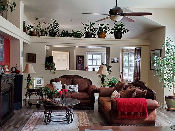 Vaulted ceiling, big windows