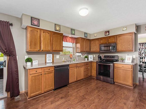 3rd image of 311 Harmony Dr
